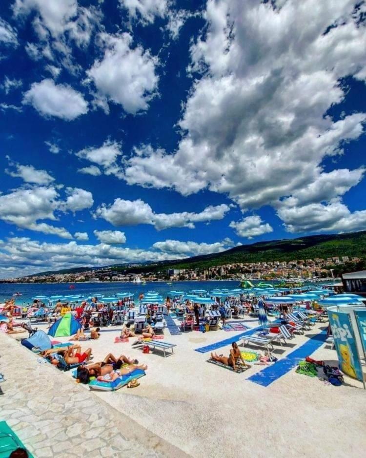 Apartment Lona Crikvenica Bagian luar foto
